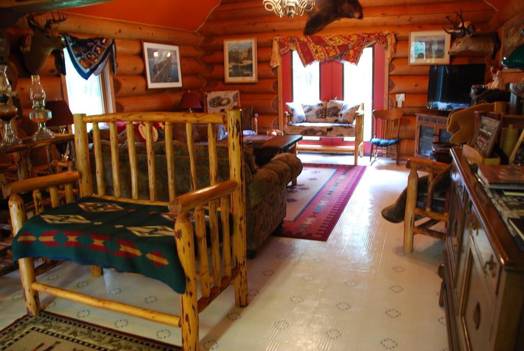 Kicking Horse Canyon Guest House Golden Exterior foto
