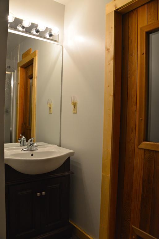 Kicking Horse Canyon Guest House Golden Quarto foto