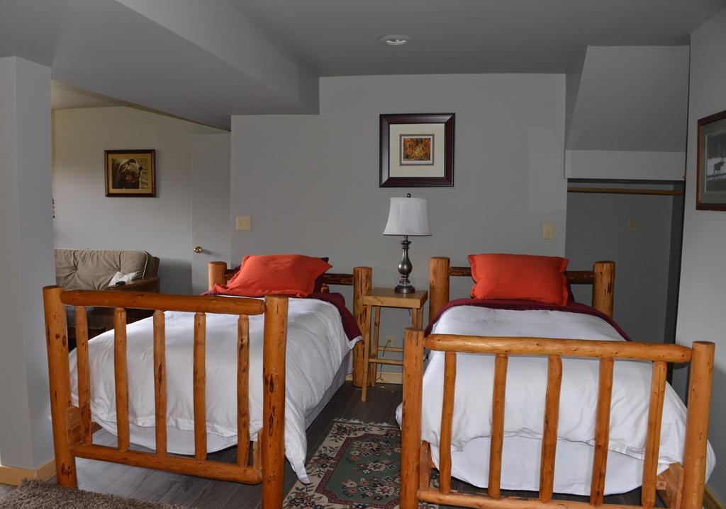 Kicking Horse Canyon Guest House Golden Quarto foto
