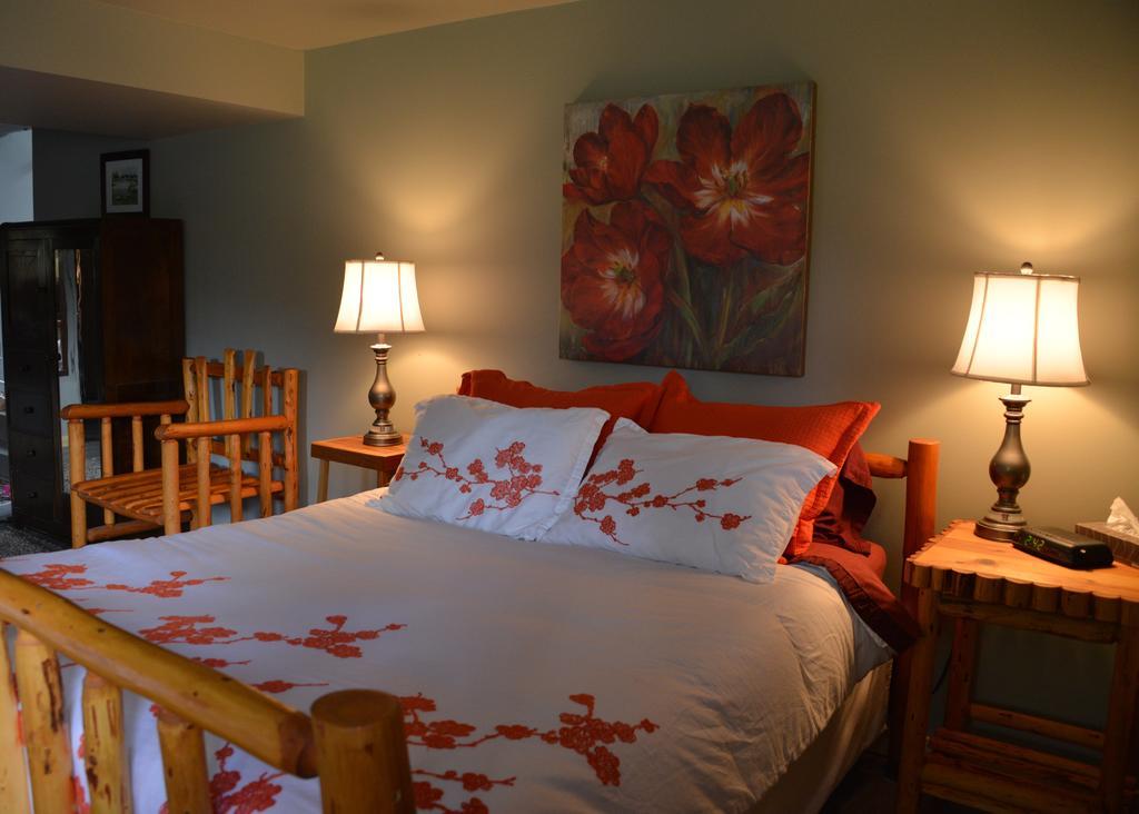 Kicking Horse Canyon Guest House Golden Quarto foto