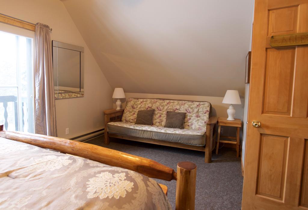 Kicking Horse Canyon Guest House Golden Exterior foto