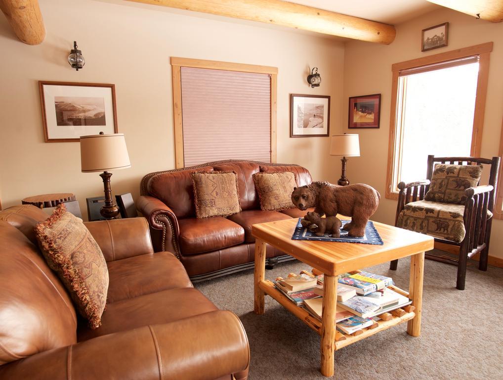 Kicking Horse Canyon Guest House Golden Exterior foto