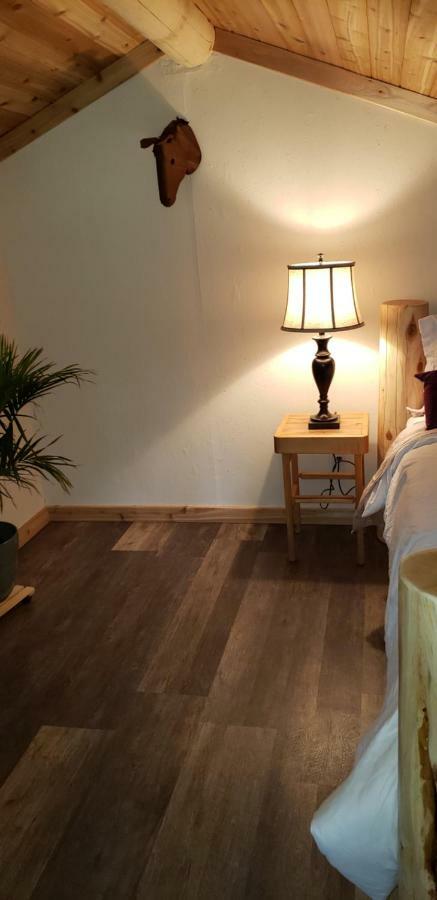 Kicking Horse Canyon Guest House Golden Exterior foto
